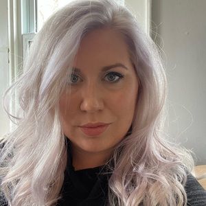 Meet your Posher, Caitlin